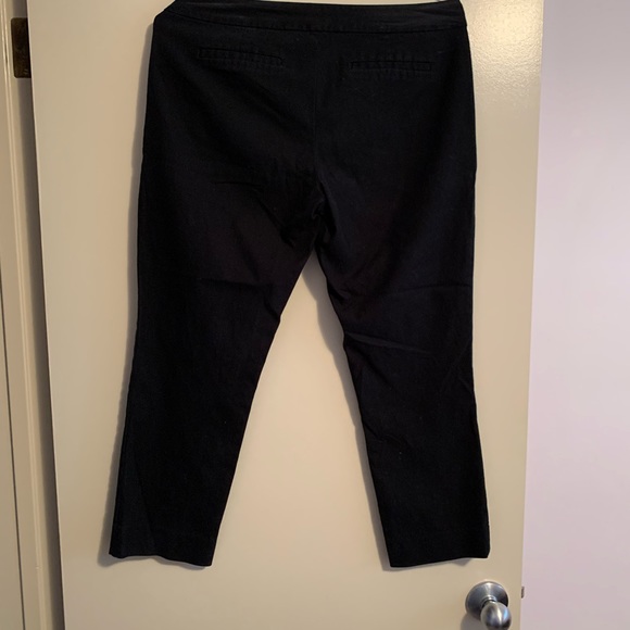 VGUC Banana Republic Hampton Fit Crop 25” inseam - Picture 3 of 4